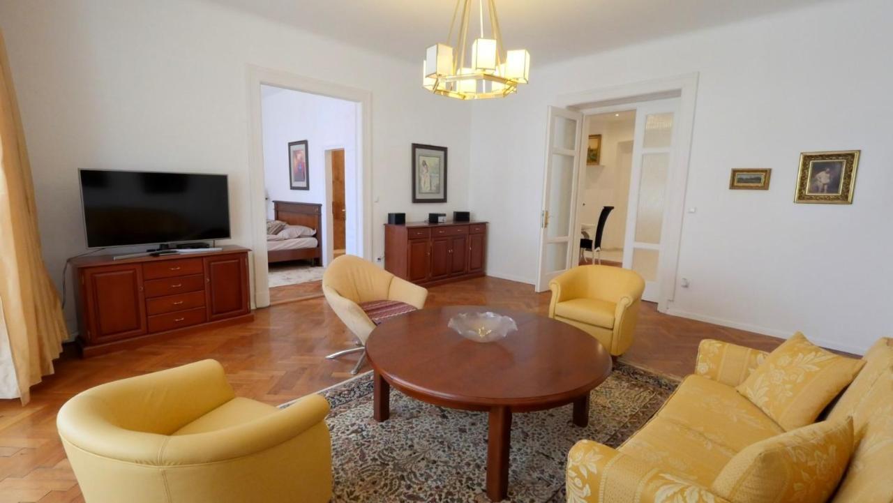 Velky 3I Apartman V Centre Mesta Bratislava Exterior foto