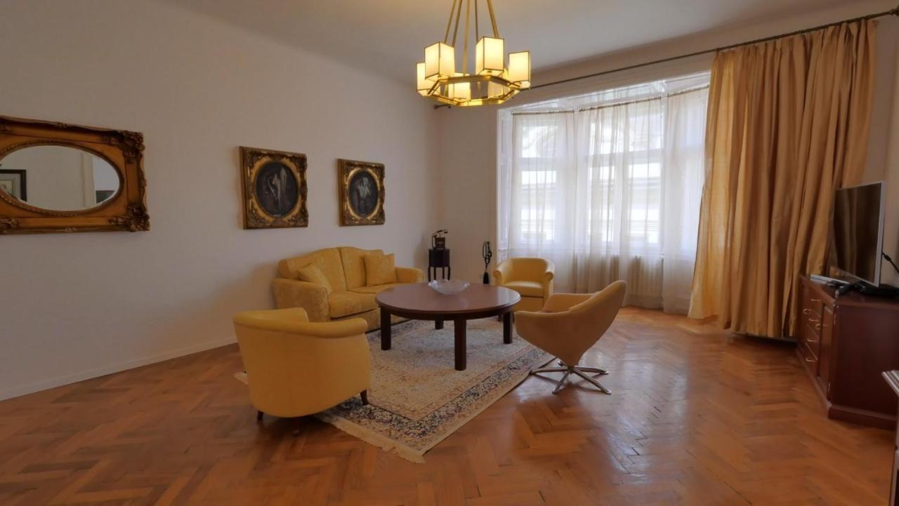 Velky 3I Apartman V Centre Mesta Bratislava Exterior foto